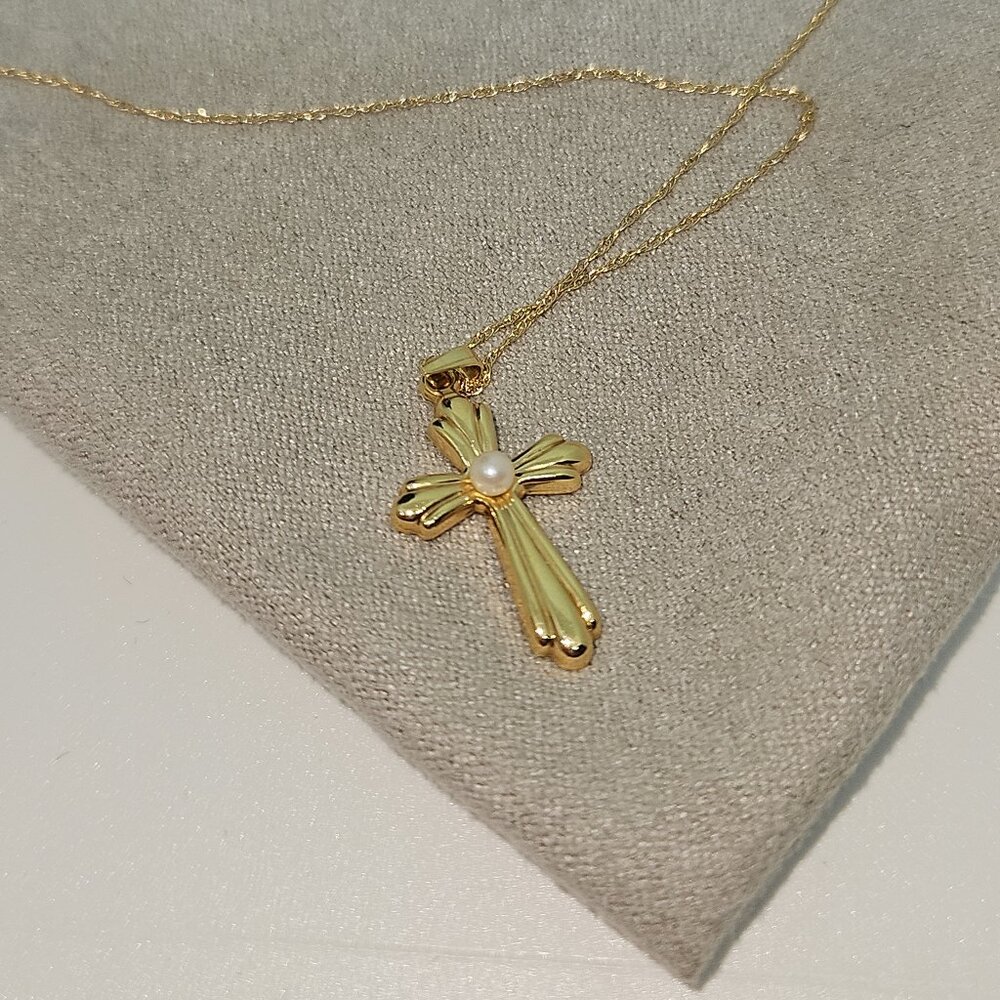 Gold Tone Cross Necklace with Fresh Water Pearl